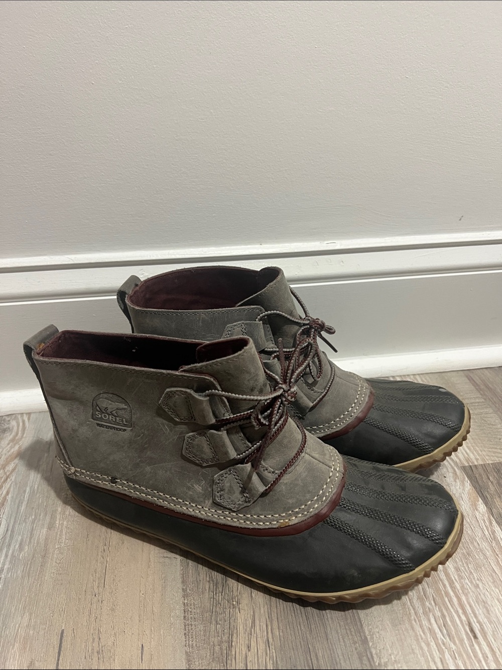 Sorel Gray, Black and Maroon Women's Ankle Duck Boots‎ Size 10.5
